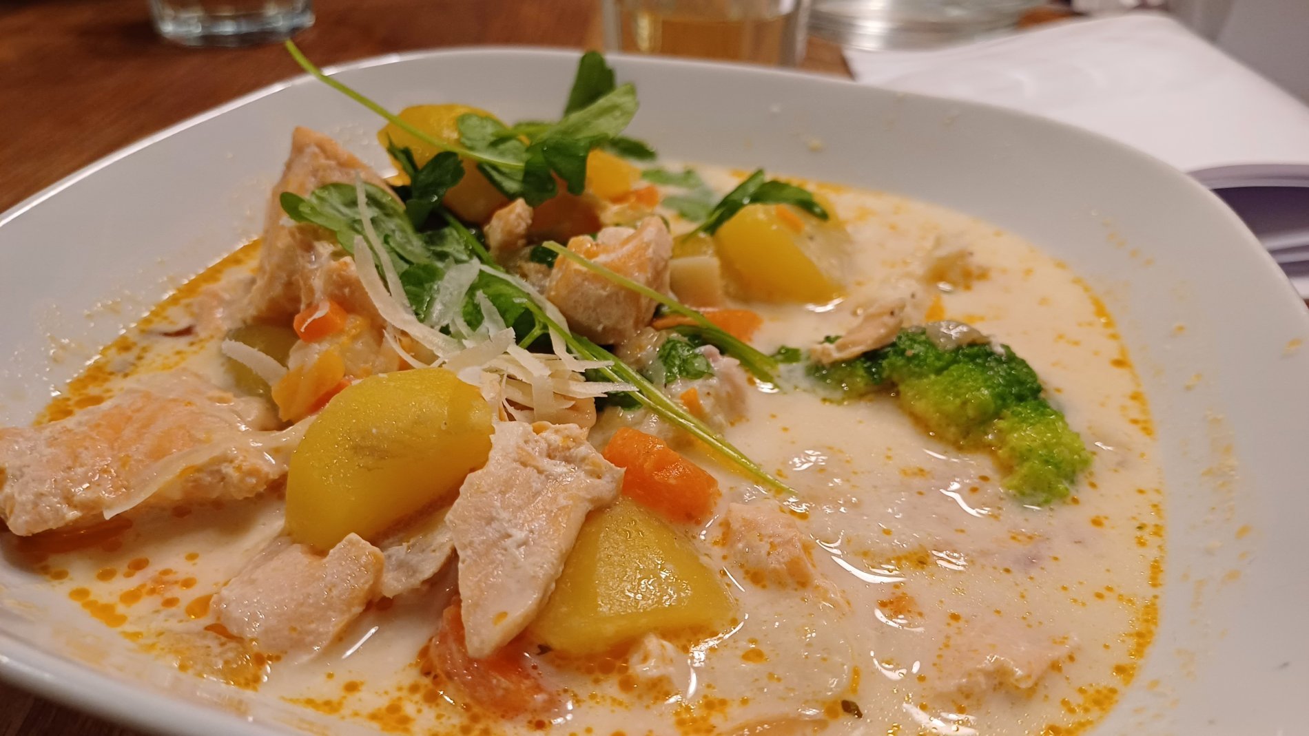 Cremige Lachssuppe