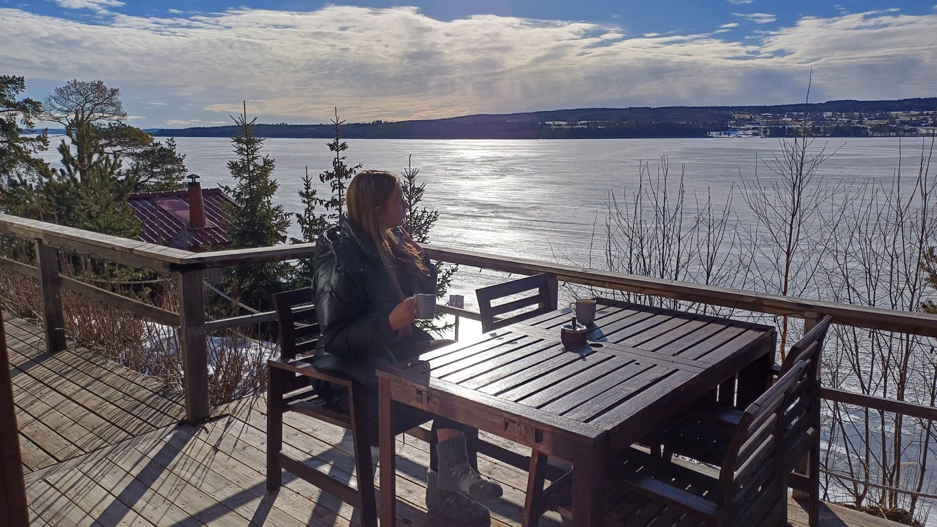 Zugefrorener See in Nordschweden