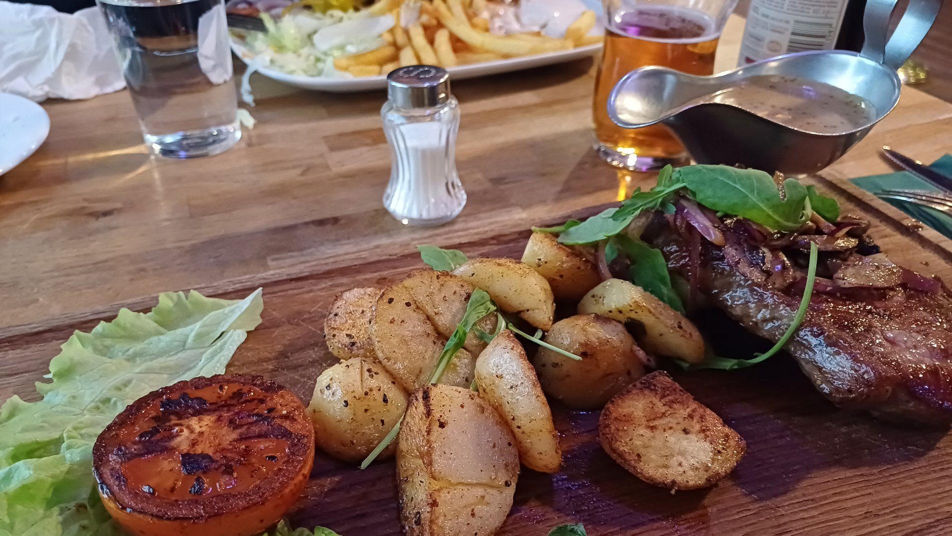 🍽️ Dining